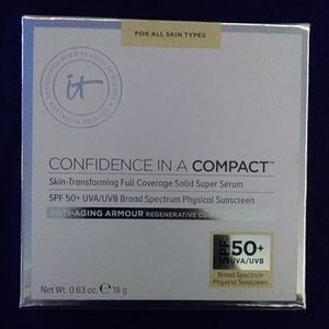 It Cosmetics full confidence in a compact SPF 50